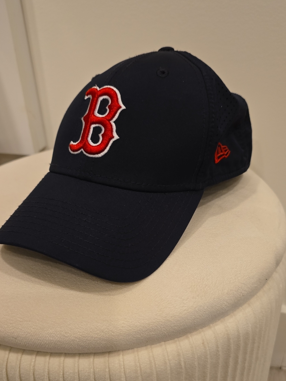 New Era Black and Red MLB Genuine Merchandise Hat Sz Medium/Large